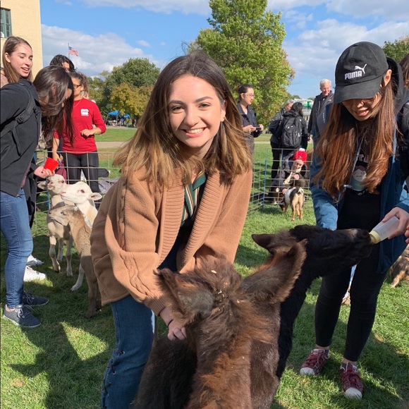 Meet Your Posher! - Picture 1 of 4